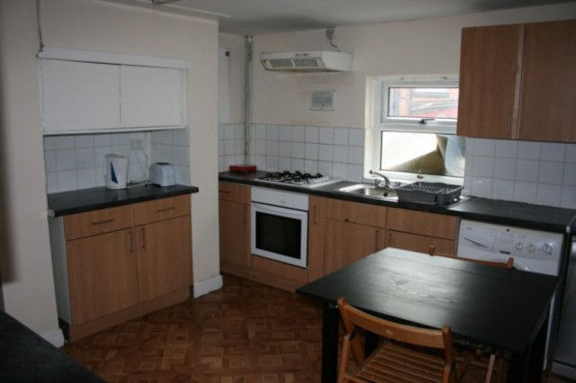  Image of 5 bedroom Terraced house to rent in Burley Lodge Terrace Hyde Park Leeds LS6 at Burley Lodge Terrace  Leeds, LS6 1QD