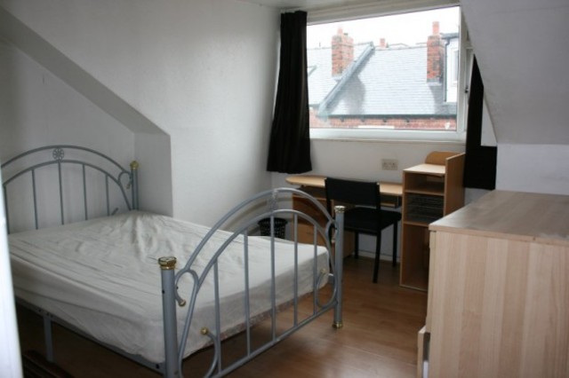  Image of 5 bedroom Terraced house to rent in Burley Lodge Terrace Hyde Park Leeds LS6 at Burley Lodge Terrace  Leeds, LS6 1QD