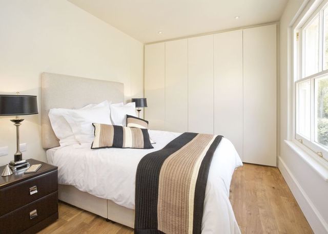  Image of 2 bedroom Flat for sale in Castle Square Bletchingley Redhill RH1 at Castle Square  Bletchingley, RH1 4LB