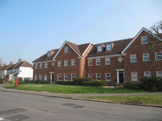  Image of 3 bedroom Flat to rent in Dean Street Marlow SL7 at Bank Apartments Dean Street Marlow, SL7 3DX