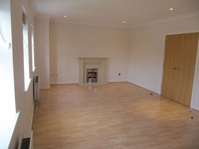  Image of 3 bedroom Flat to rent in Dean Street Marlow SL7 at Bank Apartments Dean Street Marlow, SL7 3DX