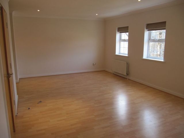  Image of 3 bedroom Flat to rent in Dean Street Marlow SL7 at Bank Apartments Dean Street Marlow, SL7 3DX