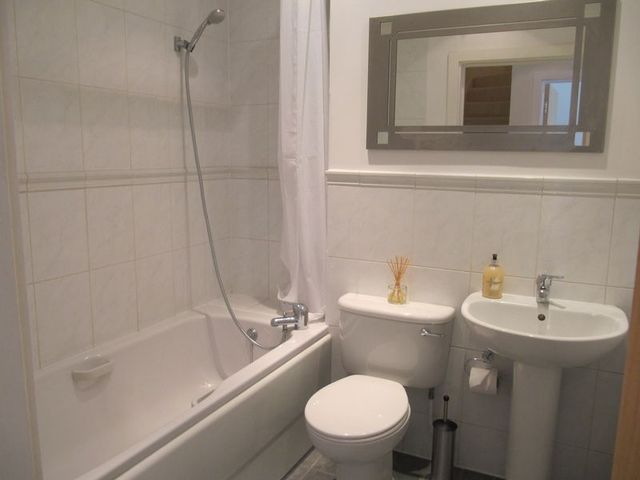  Image of 3 bedroom Flat to rent in Dean Street Marlow SL7 at Bank Apartments Dean Street Marlow, SL7 3DX