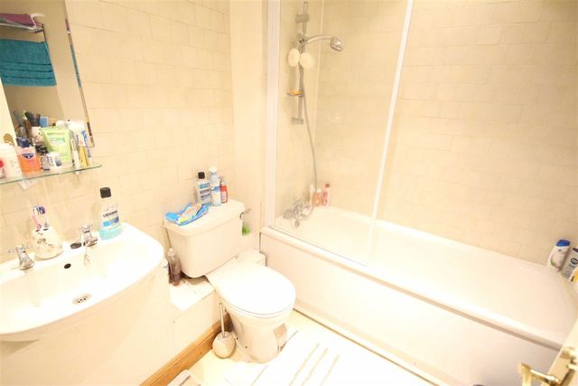  Image of 1 bedroom Flat for sale in Clarkes Drive Uxbridge UB8 at Clarkes Drive Hillingdon Hillingdon, UB8 3UL
