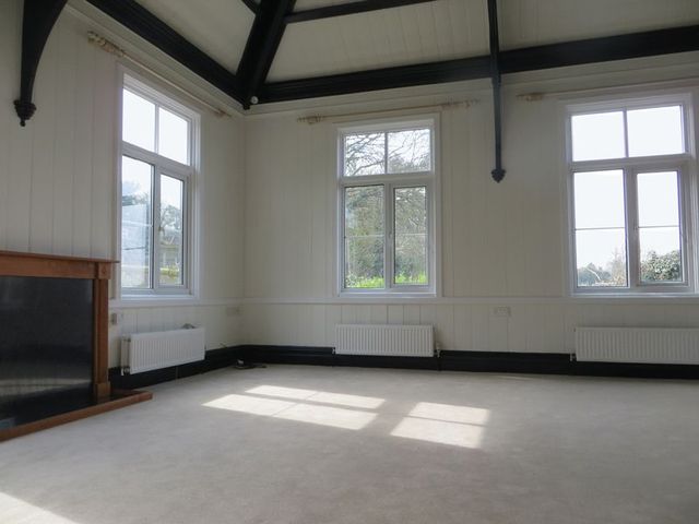  Image of 1 bedroom Detached house to rent in Cores End Road Bourne End SL8 at Cores End Cottage Cores End Road BOURNE END, SL8 5JD