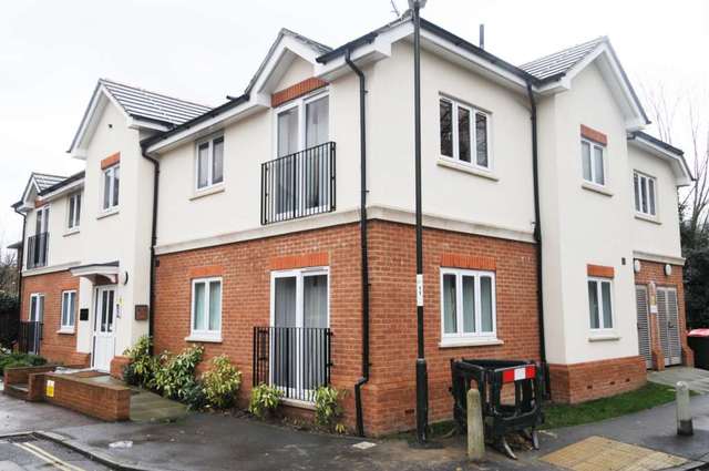  Image of 1 bedroom Apartment to rent in Town Mead Crawley RH11 at Highfield House Town Mead Crawley, RH11 7EH