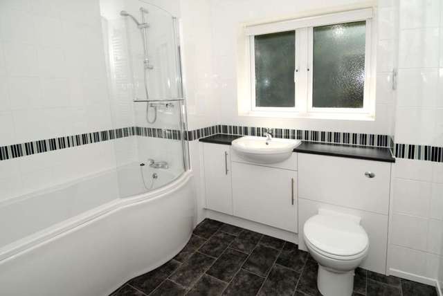  Image of 1 bedroom Apartment to rent in Town Mead Crawley RH11 at Highfield House Town Mead Crawley, RH11 7EH