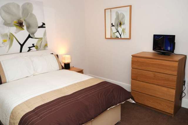  Image of 1 bedroom Apartment to rent in Town Mead Crawley RH11 at Highfield House Town Mead Crawley, RH11 7EH