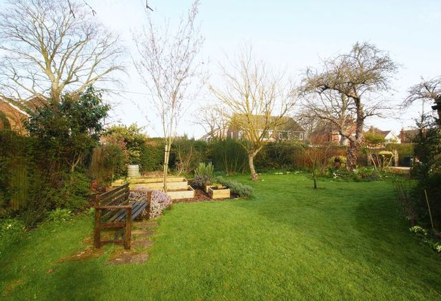  Image of 4 bedroom Detached house for sale in Croft Road Thame OX9 at 10 Croft Road  Thame, OX9 3JF