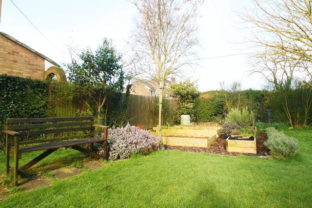  Image of 4 bedroom Detached house for sale in Croft Road Thame OX9 at 10 Croft Road  Thame, OX9 3JF