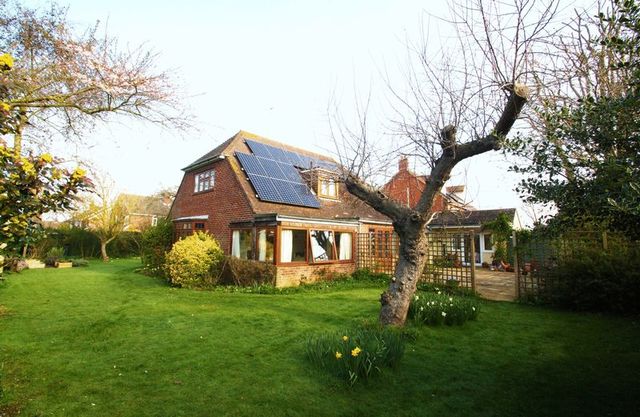  Image of 4 bedroom Detached house for sale in Croft Road Thame OX9 at 10 Croft Road  Thame, OX9 3JF