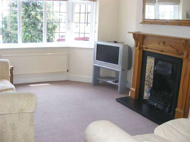  Image of 3 bedroom Semi-Detached house to rent in Crosslands Road West Ewell Epsom KT19 at Crosslands Road Ewell Epsom, KT19 9SS