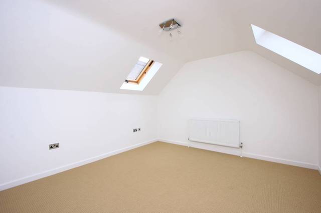  Image of 3 bedroom Flat to rent in Derinton Road London SW17 at Derinton Road  London, SW17 8JA