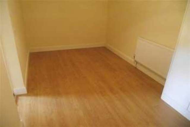  Image of 4 bedroom Property to rent in Earlsbury Gardens Edgware HA8 at Edgware, HA8 8BF