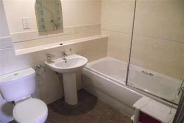  Image of 4 bedroom Property to rent in Earlsbury Gardens Edgware HA8 at Edgware, HA8 8BF