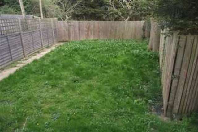  Image of 4 bedroom Property to rent in Earlsbury Gardens Edgware HA8 at Edgware, HA8 8BF