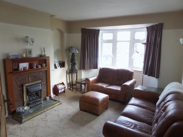  Image of 5 bedroom Semi-Detached house to rent in Exford Avenue Westcliff-on-Sea SS0 at Exford Avenue  Westcliff-On-Sea, SS0 0DZ
