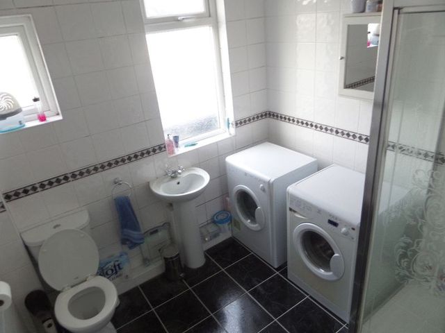  Image of 5 bedroom Semi-Detached house to rent in Exford Avenue Westcliff-on-Sea SS0 at Exford Avenue  Westcliff-On-Sea, SS0 0DZ