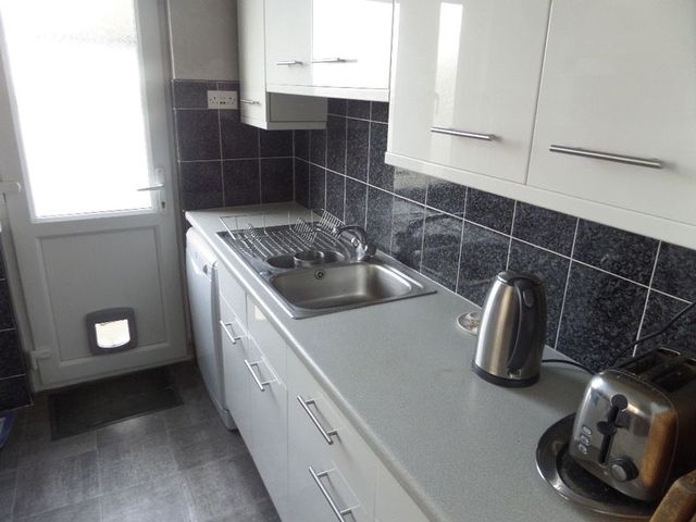  Image of 5 bedroom Semi-Detached house to rent in Exford Avenue Westcliff-on-Sea SS0 at Exford Avenue  Westcliff-On-Sea, SS0 0DZ