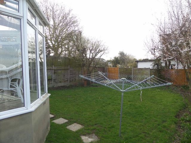  Image of 5 bedroom Semi-Detached house to rent in Exford Avenue Westcliff-on-Sea SS0 at Exford Avenue  Westcliff-On-Sea, SS0 0DZ