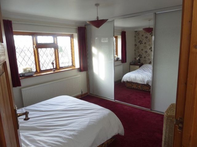  Image of 5 bedroom Semi-Detached house to rent in Exford Avenue Westcliff-on-Sea SS0 at Exford Avenue  Westcliff-On-Sea, SS0 0DZ