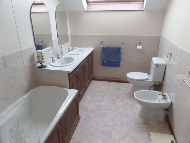  Image of 5 bedroom Semi-Detached house to rent in Exford Avenue Westcliff-on-Sea SS0 at Exford Avenue  Westcliff-On-Sea, SS0 0DZ