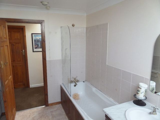  Image of 5 bedroom Semi-Detached house to rent in Exford Avenue Westcliff-on-Sea SS0 at Exford Avenue  Westcliff-On-Sea, SS0 0DZ