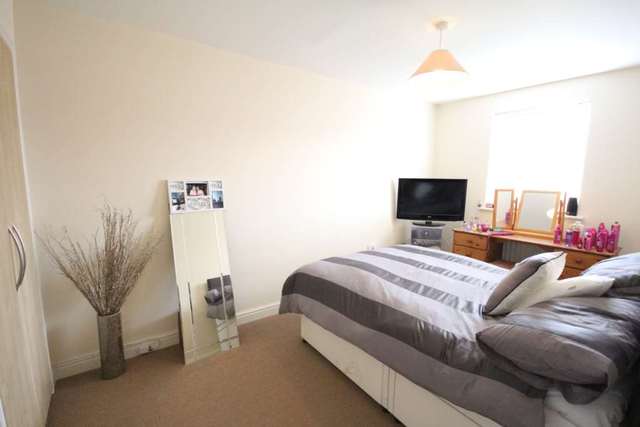  Image of 3 bedroom Semi-Detached house for sale in Fieldfare Drive Bracknell RG12 at Fieldfare Drive Jennetts Park Bracknell, RG12 8AS