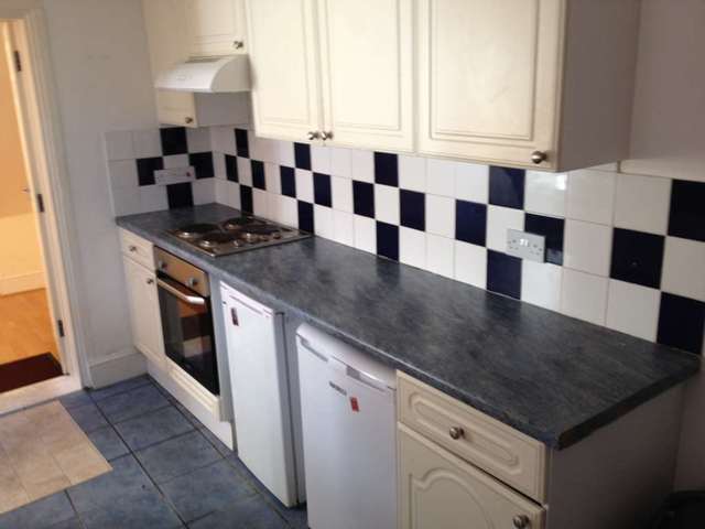  Image of 4 bedroom Terraced house to rent in Frederick Street Luton LU2 at Frederick Street  Luton, LU2 7QS