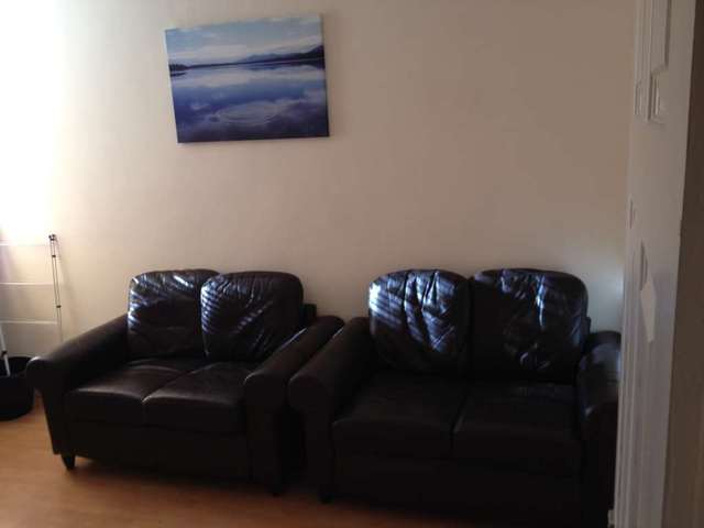 Image of 4 bedroom Terraced house to rent in Frederick Street Luton LU2 at Frederick Street  Luton, LU2 7QS