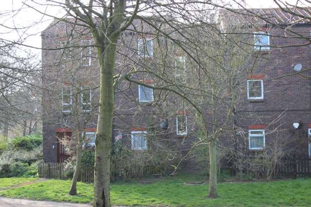  Image of 1 bedroom Apartment to rent in Glimpsing Green Erith DA18 at Glimpsing Green  Erith, DA18 4HB