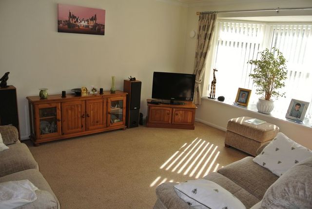  Image of 2 bedroom Flat for sale in Greystone Avenue Worthing BN13 at Greystone Avenue  Worthing, BN13 1LR