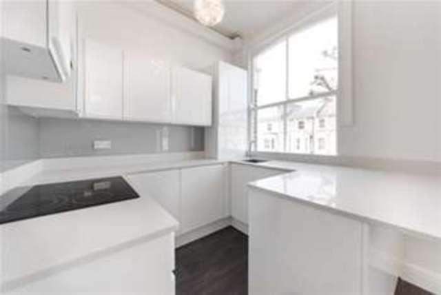  Image of 2 bedroom Flat to rent in Hammersmith Grove London W6 at London, W6 7HE