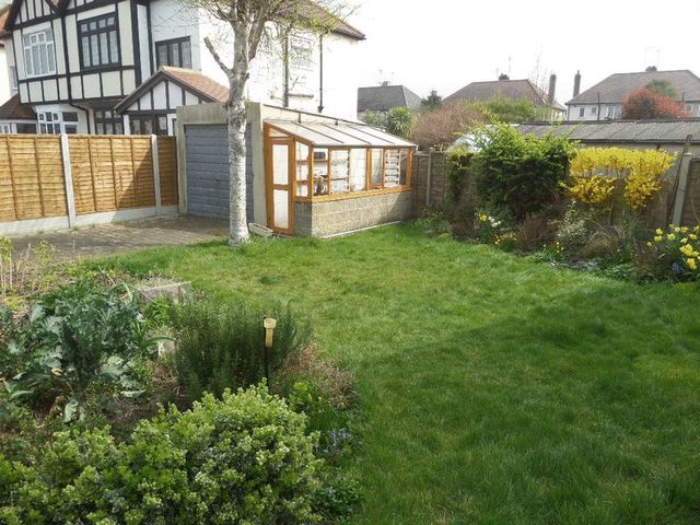  Image of 3 bedroom Semi-Detached house to rent in Hampton Gardens Southend-on-Sea SS2 at Hampton Gardens  Southend-On-Sea, SS2 6RW