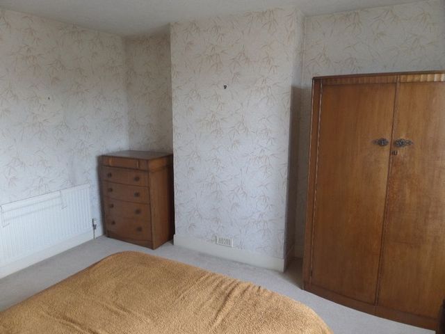  Image of 3 bedroom Semi-Detached house to rent in Hampton Gardens Southend-on-Sea SS2 at Hampton Gardens  Southend-On-Sea, SS2 6RW