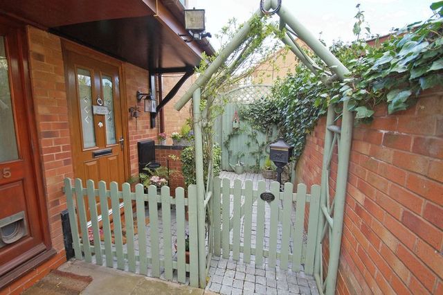  Image of 1 bedroom Terraced house for sale in Heron Close Alvechurch Birmingham B48 at Heron Close Alvechurch Birmingham, B48 7PT