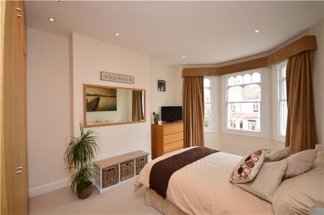  Image of 2 bedroom Maisonette to rent in Heythorp Street London SW18 at West Hill, SW18 5BT