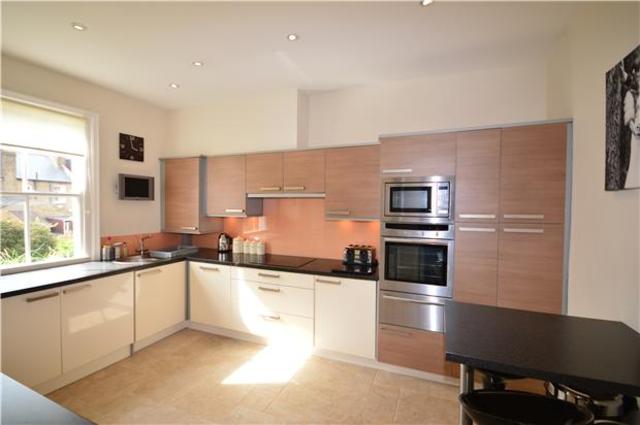  Image of 2 bedroom Maisonette to rent in Heythorp Street London SW18 at West Hill, SW18 5BT