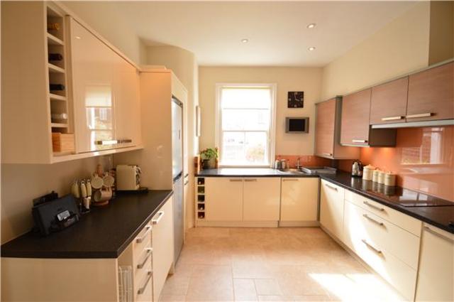  Image of 2 bedroom Maisonette to rent in Heythorp Street London SW18 at West Hill, SW18 5BT