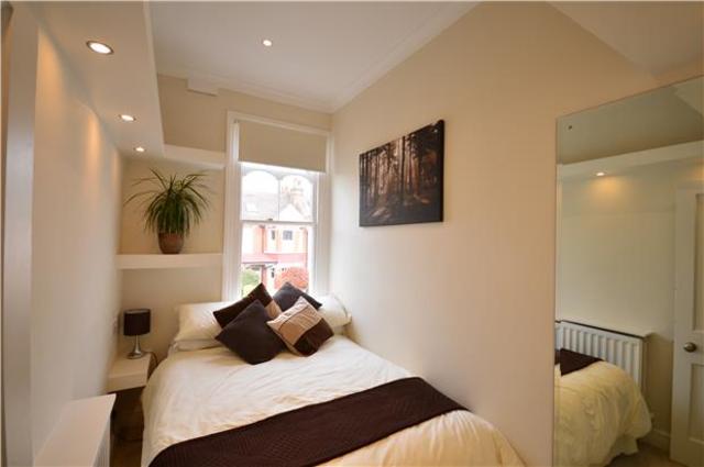  Image of 2 bedroom Maisonette to rent in Heythorp Street London SW18 at West Hill, SW18 5BT
