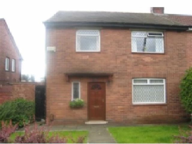  Image of 3 bedroom Property to rent in Hill Top Drive Rochdale OL11 at Hilltop Drive Rochdale Rochdale, OL11 2AG
