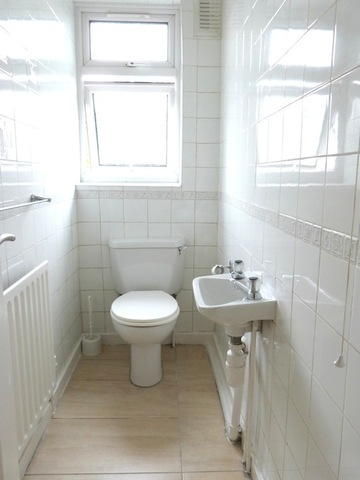  Image of 3 bedroom Flat to rent in Hoop Lane London NW11 at GOLDERS GREEN  London, NW11 8JN