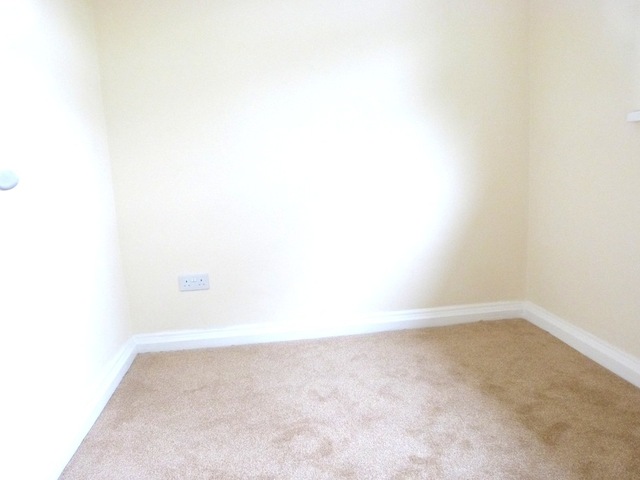  Image of 3 bedroom Flat to rent in Hoop Lane London NW11 at GOLDERS GREEN  London, NW11 8JN