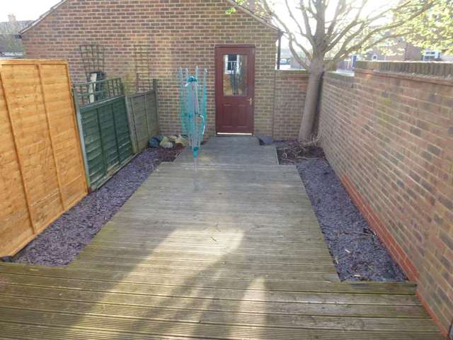  Image of 2 bedroom End of Terrace to rent in Jeffrey Walk Aylesbury HP19 at Jeffrey Walk  Aylesbury, HP19 7FG