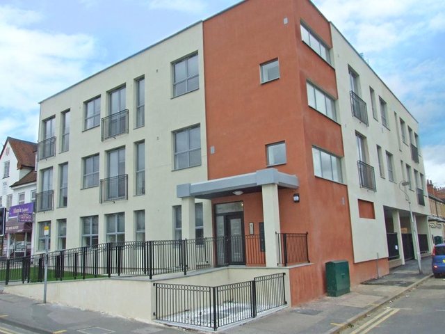  Image of 2 bedroom Apartment for sale in Basingstoke Road Reading RG2 at 77 Basingstoke Road Reading Whitley, RG2 0ER