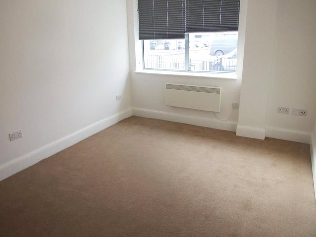  Image of 2 bedroom Apartment for sale in Basingstoke Road Reading RG2 at 77 Basingstoke Road Reading Whitley, RG2 0ER