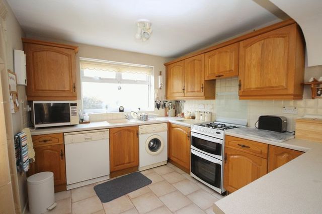  Image of 3 bedroom Detached house for sale in Brasenose Drive Kidlington OX5 at Brasenose Drive  Kidlington, OX5 2EQ