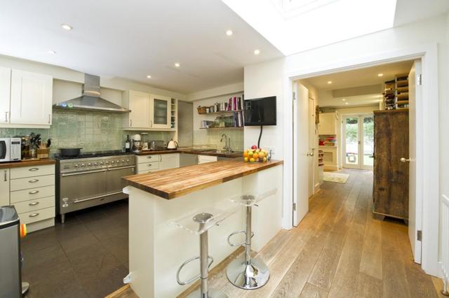  Image of 3 bedroom Terraced house to rent in Lillian Road London SW13 at Lillian Road  London, SW13 9JF