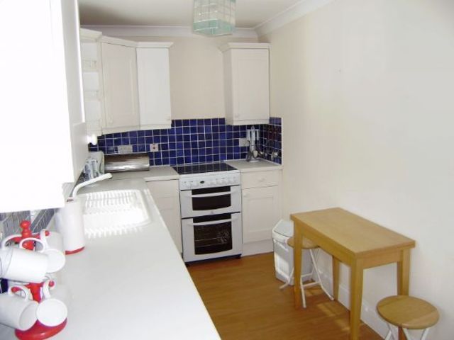  Image of 1 bedroom Flat to rent in Lock Road Marlow SL7 at Lock Road  MARLOW, SL7 1QW