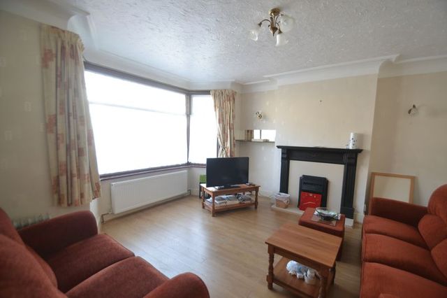  Image of 3 bedroom Terraced house to rent in Lyndhurst Gardens Barking IG11 at Lyndhurst Gardens  Barking, IG11 9YB